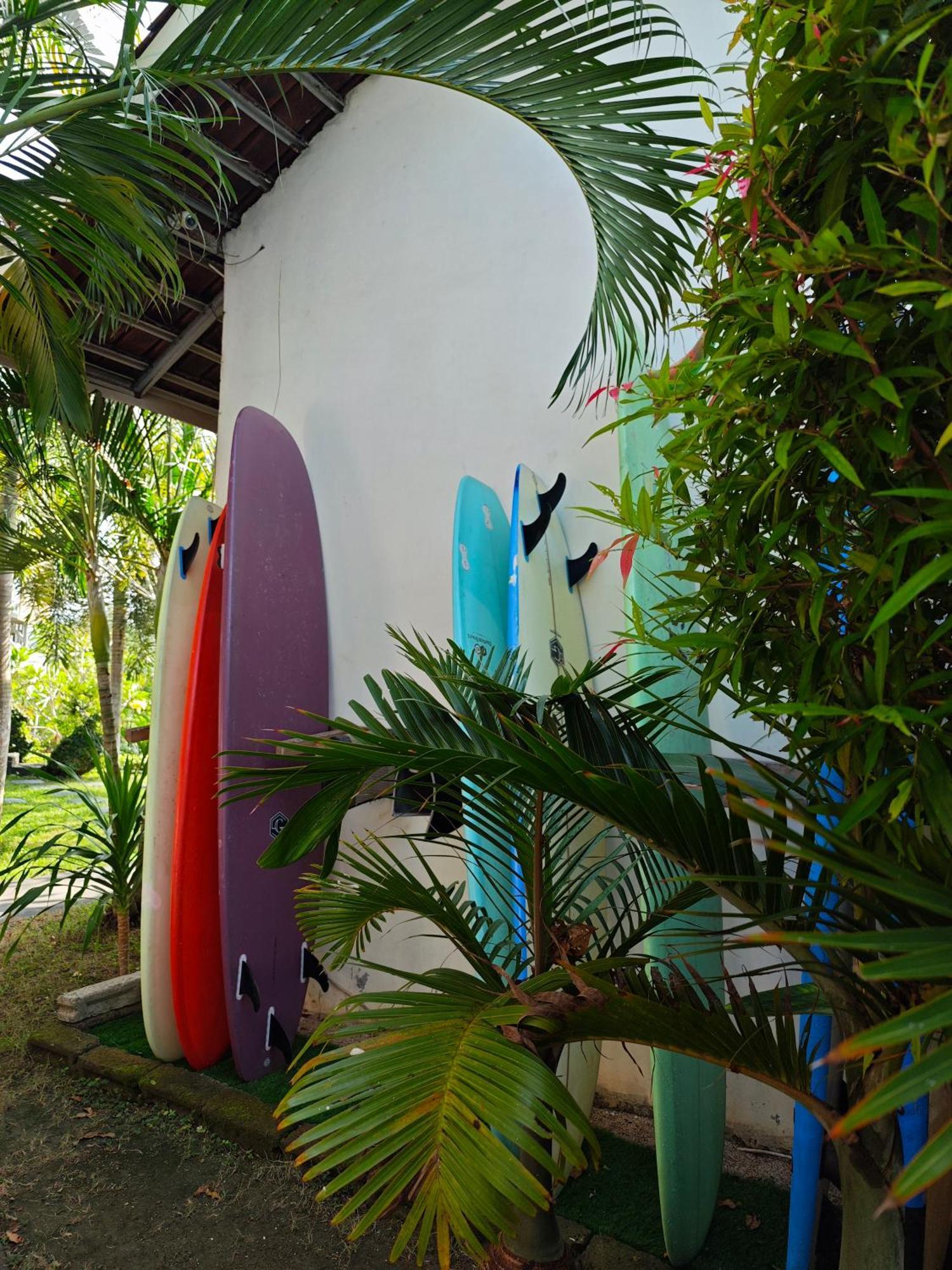Surf Camp 79 Hotel Kuta  Ngoại thất bức ảnh