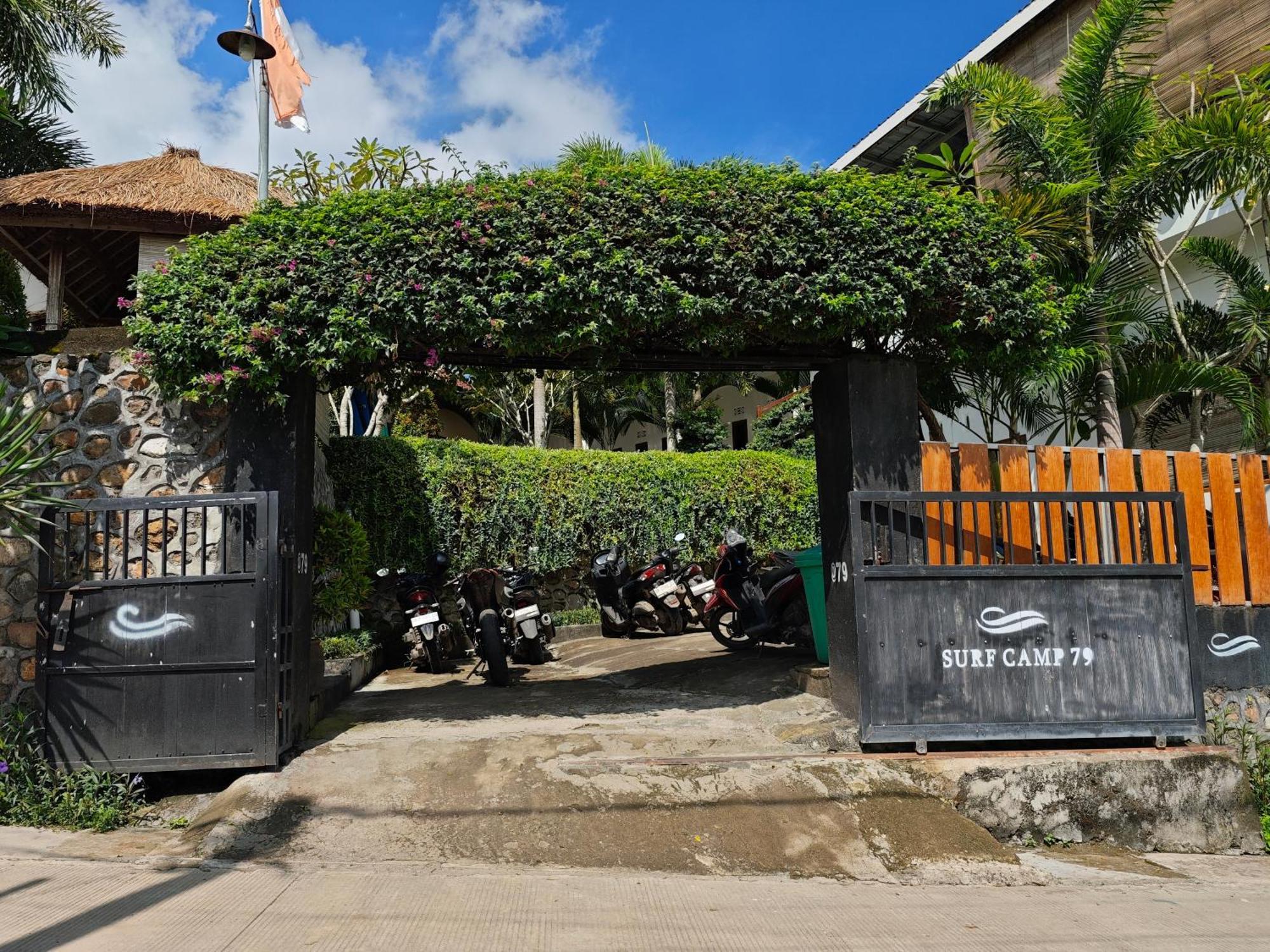Surf Camp 79 Hotel Kuta  Ngoại thất bức ảnh