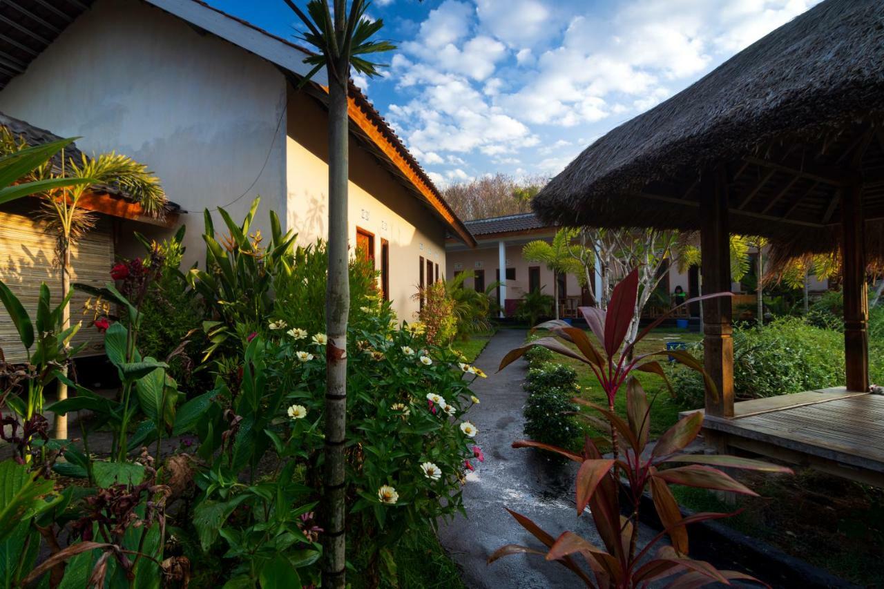 Surf Camp 79 Hotel Kuta  Ngoại thất bức ảnh